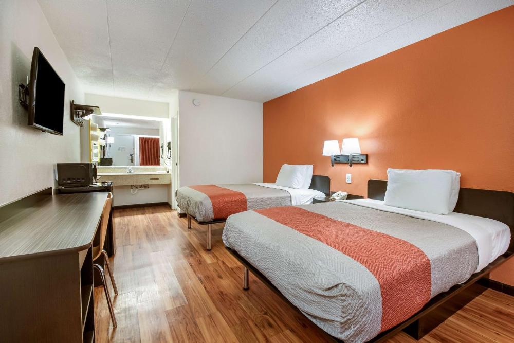 Quadruple Room - Disability Access - Non-Smoking interior